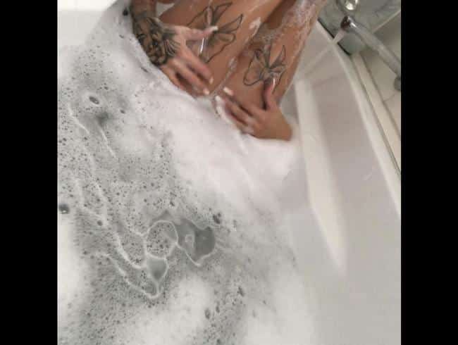 Extrem geil in der Badewanne mit Dirty Talk!!!