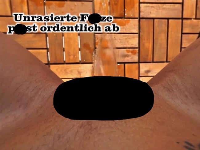 Unrasierte Fotze pisst ordentlich ab