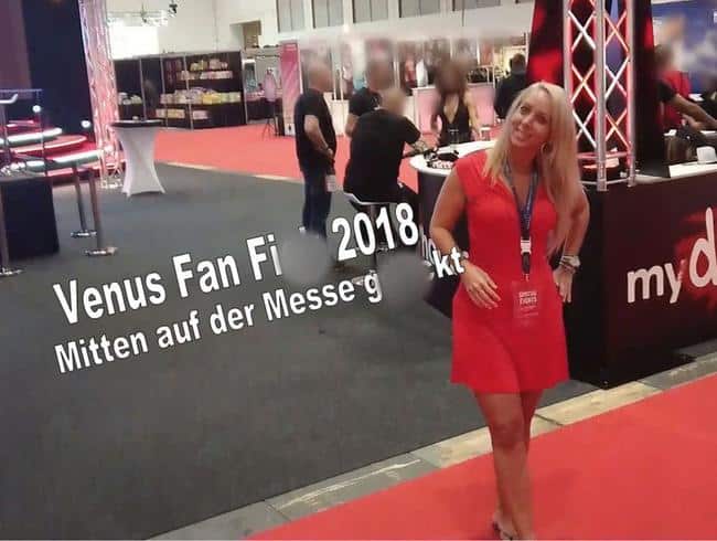 Venus Fan Fick mitten auf der Messe gefickt