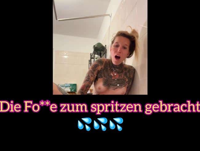 DIE FOTZE ZUM SPRITZEN GEBRACHT!