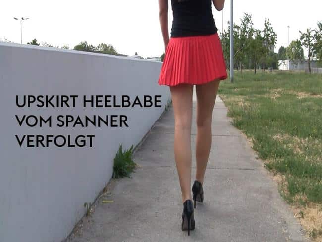 Upskirt Heelbabe vom Spanner verfolgt...