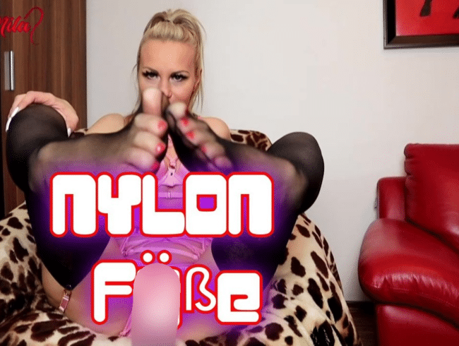 Nylon Füßchen bringen dich zum Abspritzen!