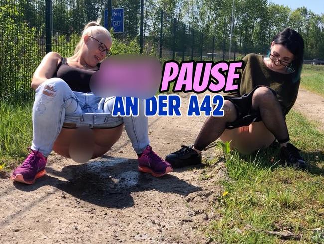 Spontane Pipi Pause | Schau uns zu beim Abpissen