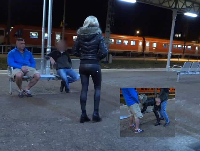 Heftiger Public Dreier mit Double Facial direkt auf dem Bahnhof!