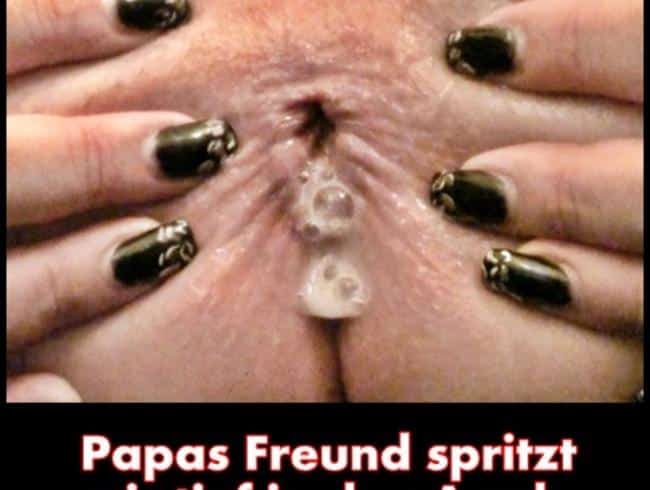 Papas Freund spritzt mir tief in den Arsch !