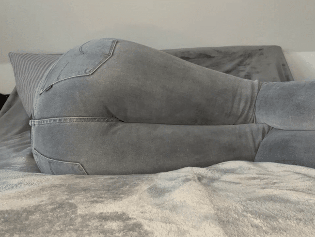 Beim Powernap die Jeans eingenässt und ins Bett gemacht