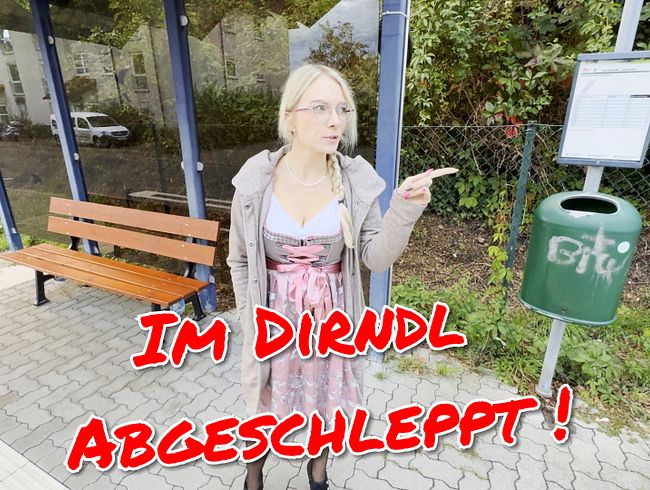 Im Dirndl abgeschleppt! Geht's da zum Arschficken??