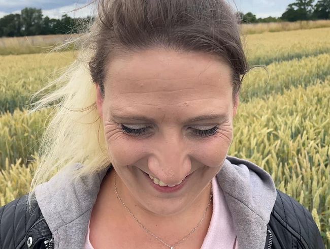 Blowjob im Kornfeld! Dieses Gesicht muss vollgespritzt werden!